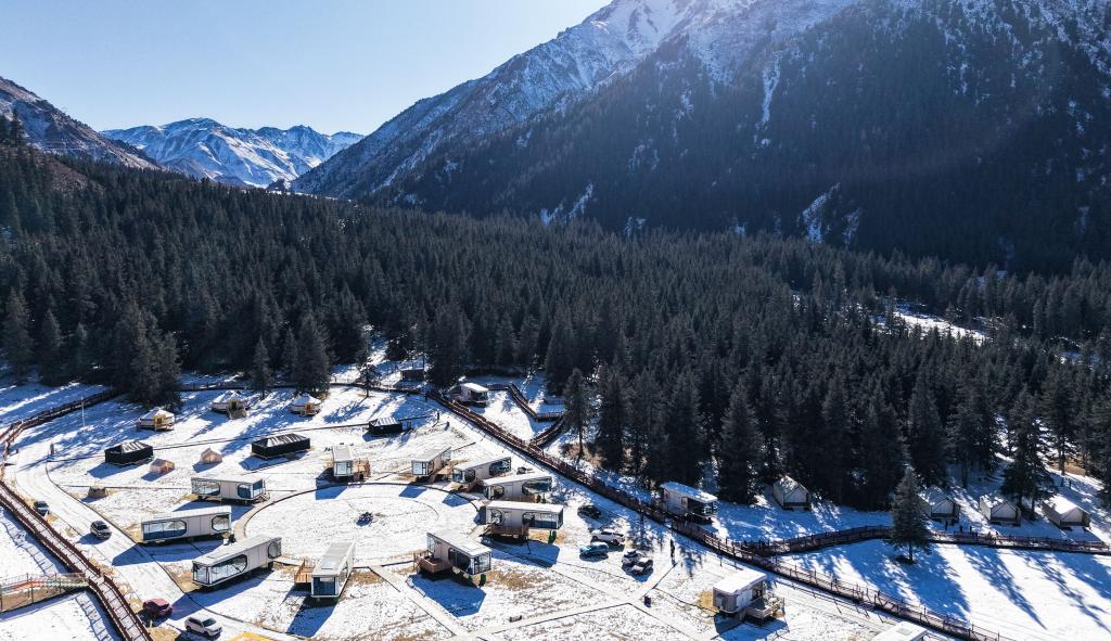 青海祁连：冰雪旅游热